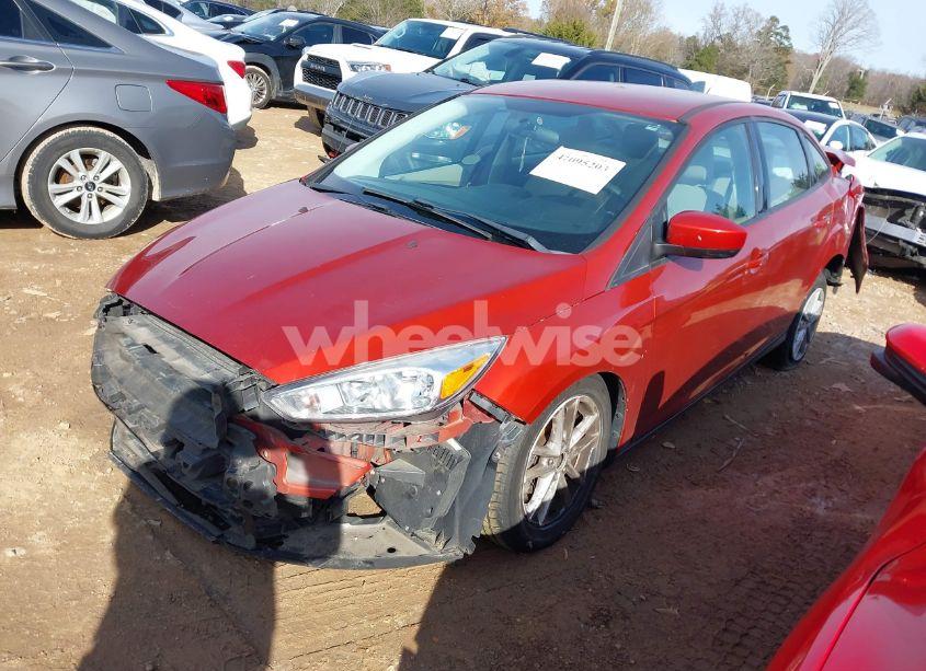 Photo 2 of 2018 Ford Focus SE (VIN 1FADP3F27JL324544)