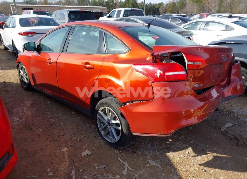 Photo 3 of 2018 Ford Focus SE (VIN 1FADP3F27JL324544)