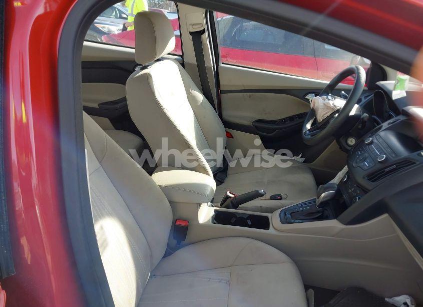 Photo 5 of 2018 Ford Focus SE (VIN 1FADP3F27JL324544)