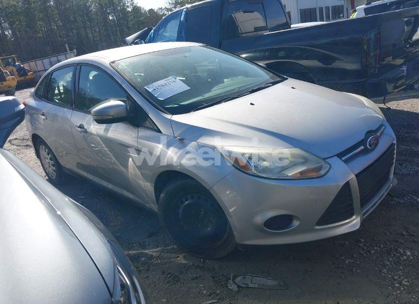 2013 Ford Focus SE (VIN 1FADP3F28DL136023) main photo