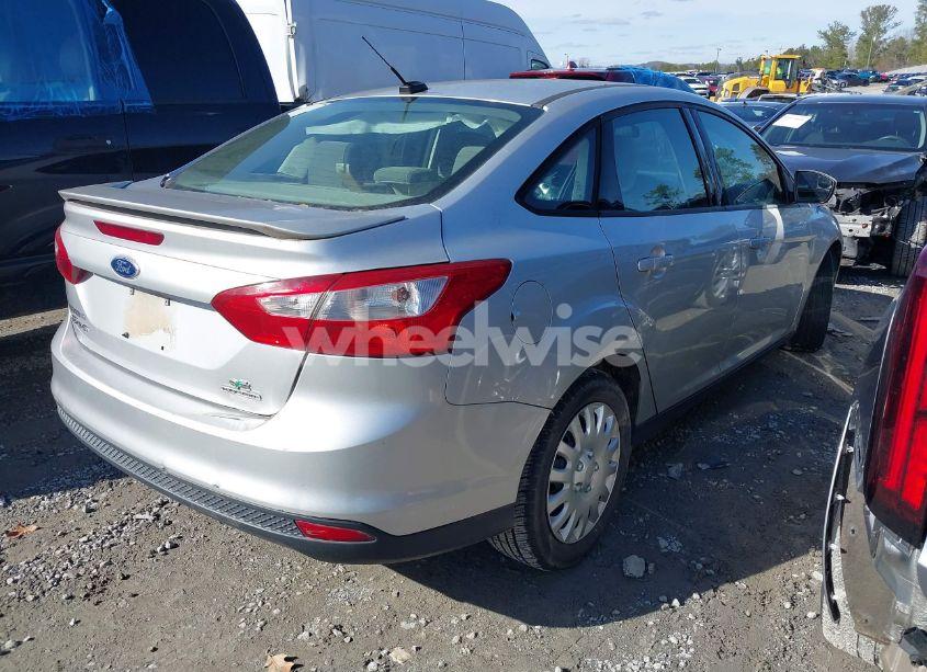 Photo 4 of 2013 Ford Focus SE (VIN 1FADP3F28DL136023)