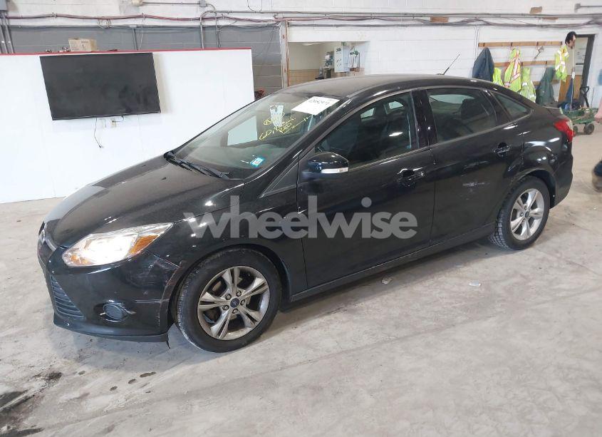 Photo 2 of 2013 Ford Focus SE (VIN 1FADP3F28DL160807)