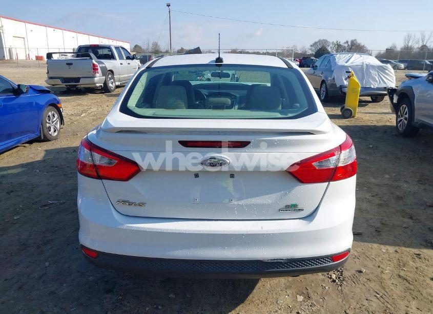 Photo 16 of 2013 Ford Focus SE (VIN 1FADP3F28DL180894)