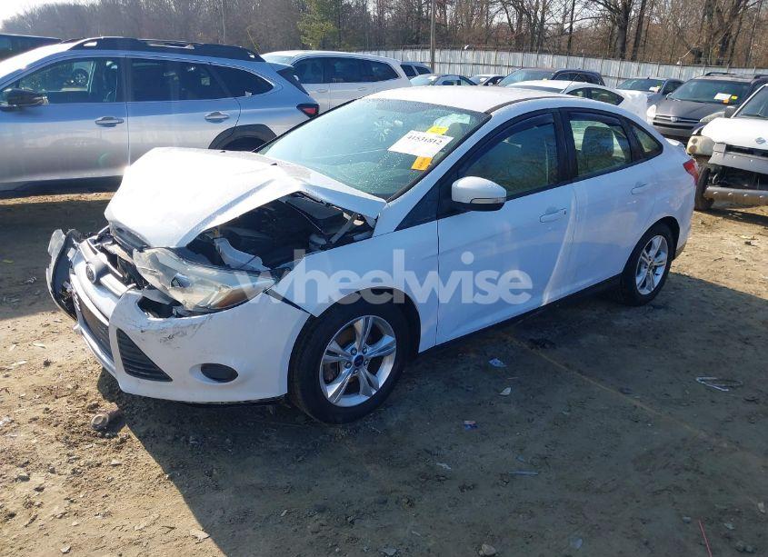 Photo 2 of 2013 Ford Focus SE (VIN 1FADP3F28DL180894)