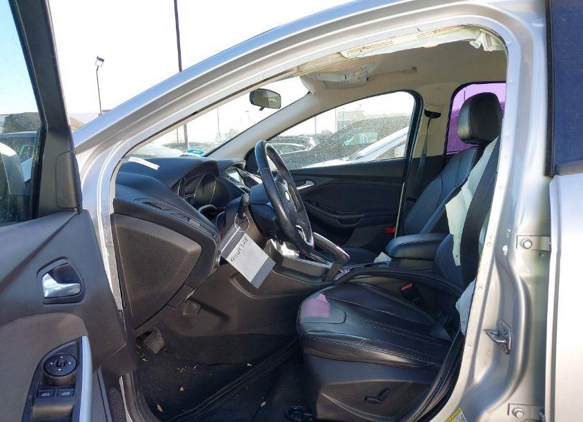 Photo 5 of 2013 Ford Focus SE (VIN 1FADP3F28DL210931)