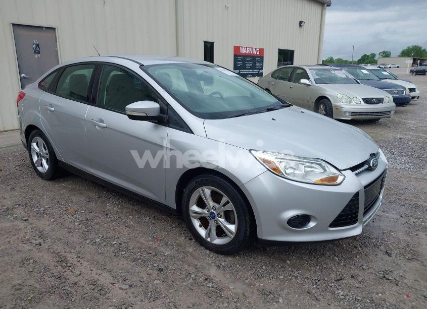 2013 Ford Focus SE (VIN 1FADP3F28DL231617) main photo