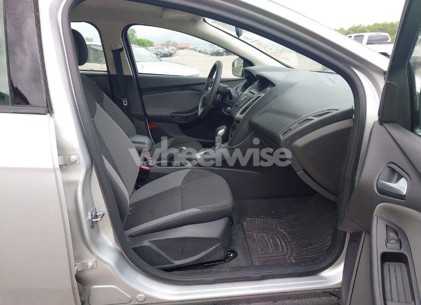 Photo 5 of 2013 Ford Focus SE (VIN 1FADP3F28DL231617)