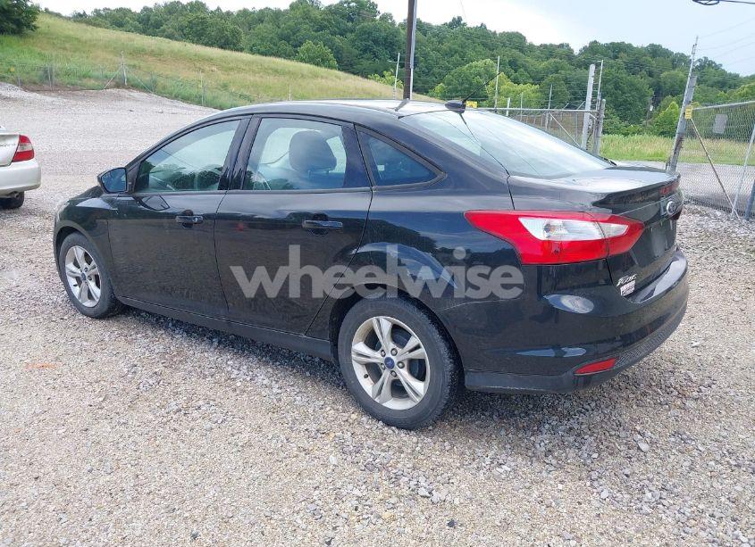 Photo 3 of 2013 Ford Focus SE (VIN 1FADP3F28DL232167)