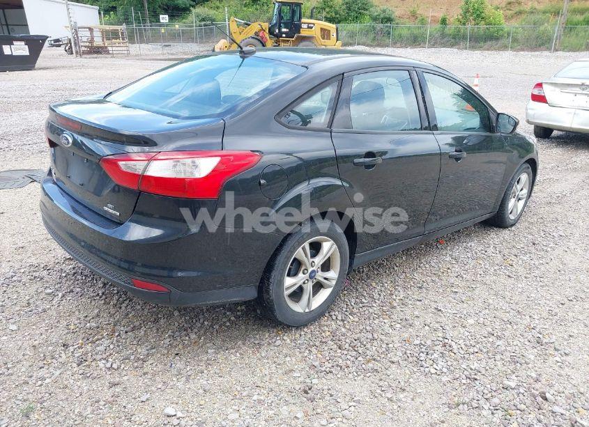 Photo 4 of 2013 Ford Focus SE (VIN 1FADP3F28DL232167)