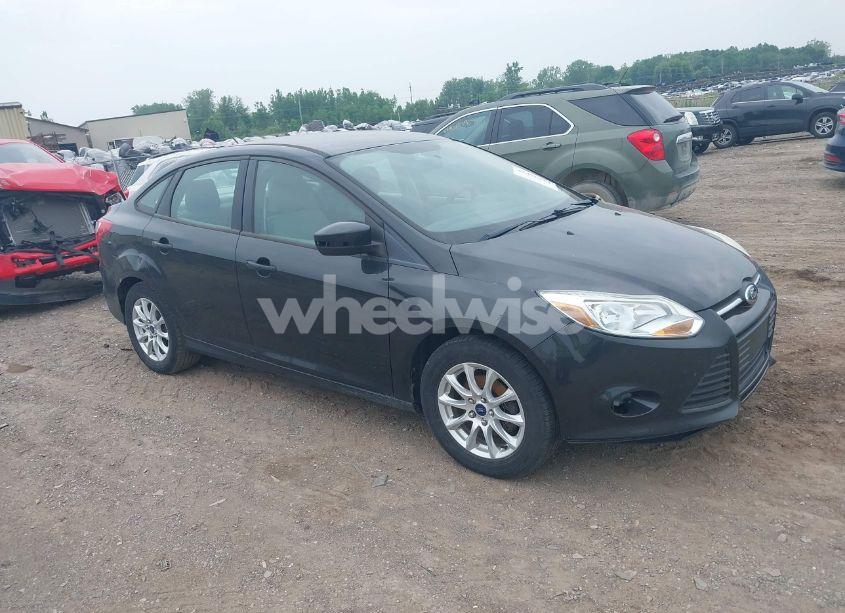 2013 Ford Focus SE (VIN 1FADP3F28DL233478) main photo