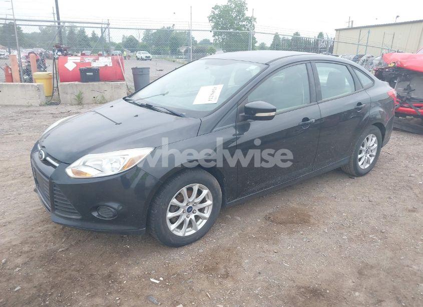 Photo 2 of 2013 Ford Focus SE (VIN 1FADP3F28DL233478)