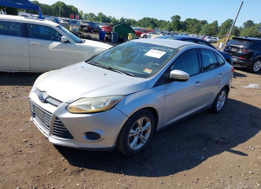 Photo 2 of 2013 Ford Focus SE (VIN 1FADP3F28DL252984)