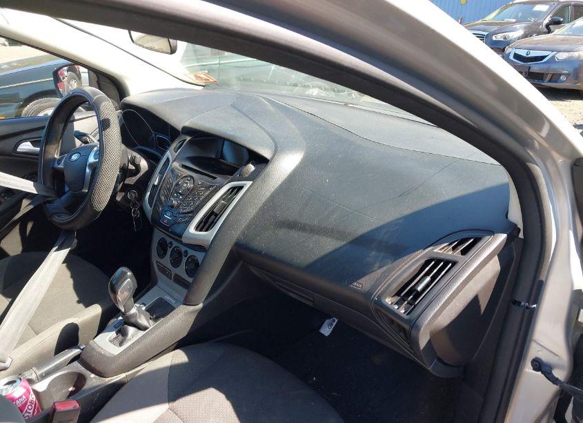 Photo 5 of 2013 Ford Focus SE (VIN 1FADP3F28DL252984)