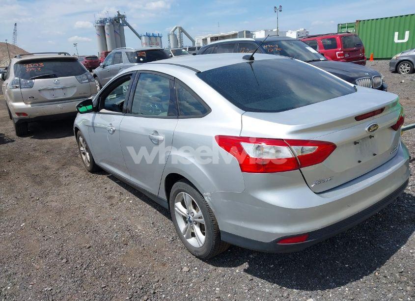 Photo 3 of 2013 Ford Focus SE (VIN 1FADP3F28DL307076)