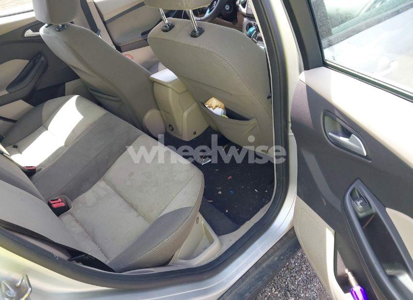 Photo 8 of 2013 Ford Focus SE (VIN 1FADP3F28DL307076)