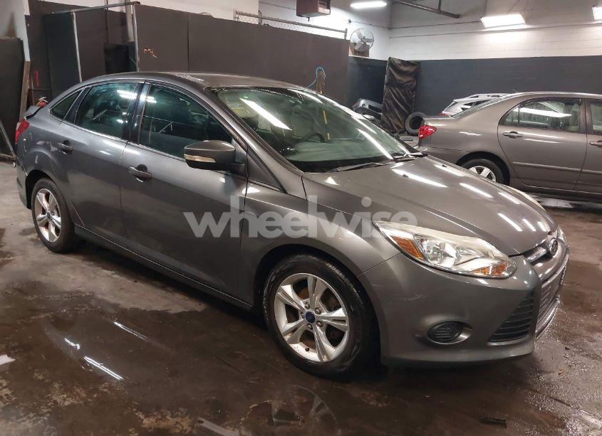 2013 Ford Focus SE (VIN 1FADP3F28DL317171) main photo