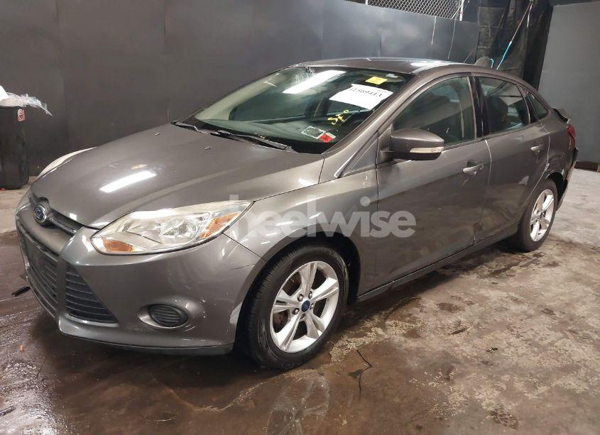 Photo 2 of 2013 Ford Focus SE (VIN 1FADP3F28DL317171)