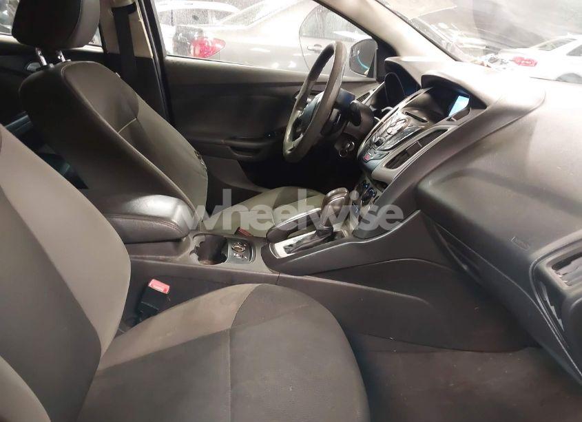 Photo 5 of 2013 Ford Focus SE (VIN 1FADP3F28DL317171)