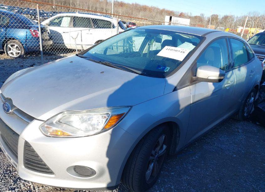 Photo 2 of 2013 Ford Focus SE (VIN 1FADP3F28DL332673)