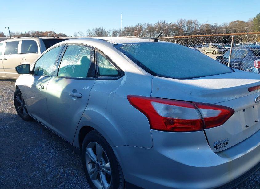 Photo 3 of 2013 Ford Focus SE (VIN 1FADP3F28DL332673)