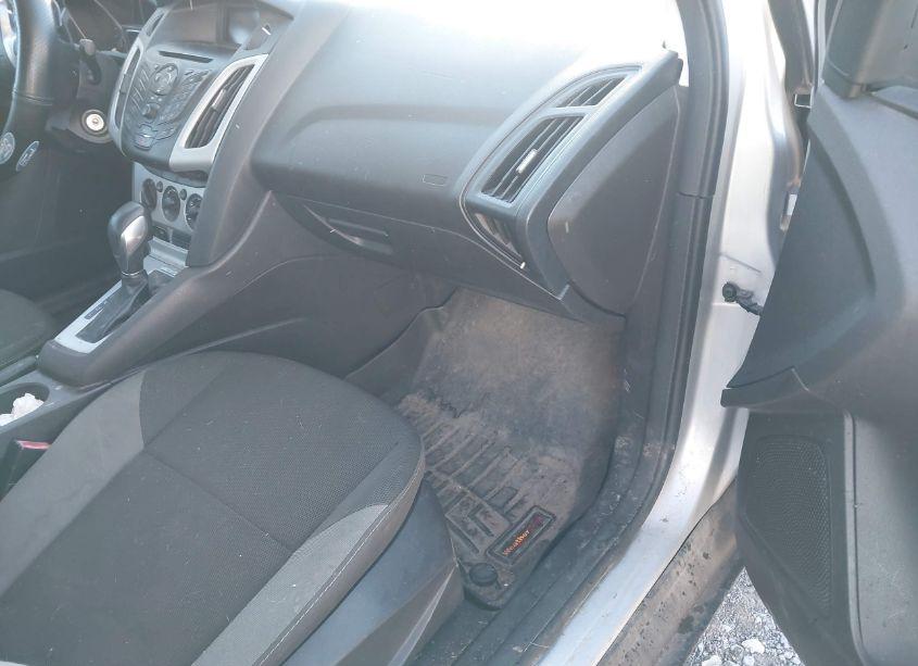 Photo 5 of 2013 Ford Focus SE (VIN 1FADP3F28DL332673)