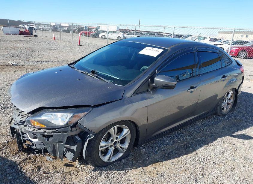 Photo 2 of 2013 Ford Focus SE (VIN 1FADP3F28DL337842)