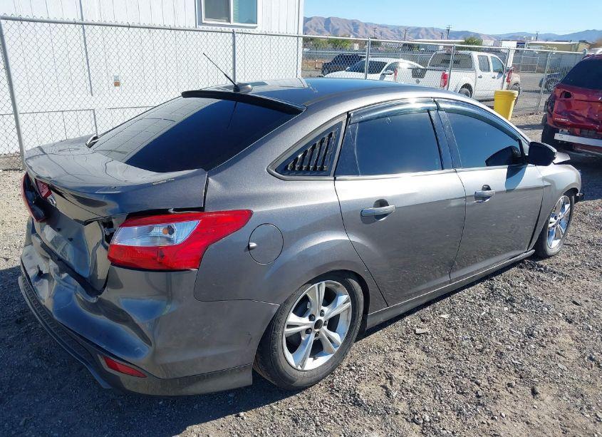 Photo 4 of 2013 Ford Focus SE (VIN 1FADP3F28DL337842)