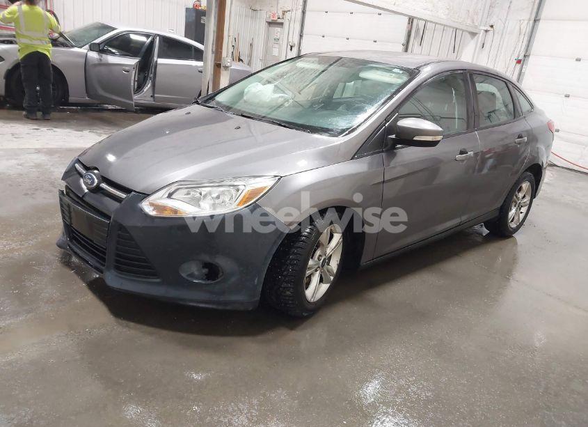 Photo 2 of 2013 Ford Focus SE (VIN 1FADP3F28DL342104)