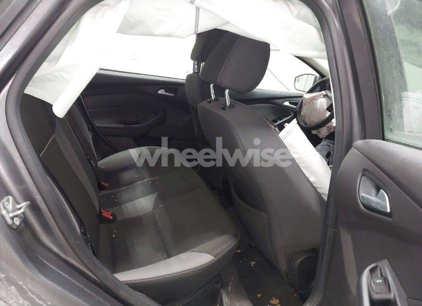 Photo 8 of 2013 Ford Focus SE (VIN 1FADP3F28DL342104)