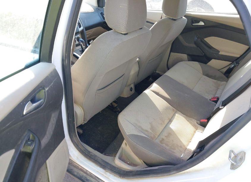 Photo 8 of 2013 Ford Focus SE (VIN 1FADP3F28DL361428)