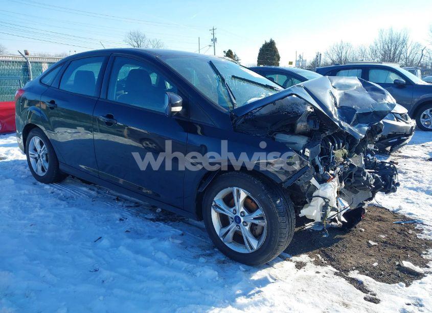 2013 Ford Focus SE (VIN 1FADP3F28DL384353) main photo