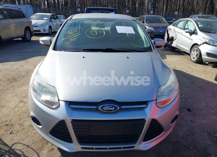 Photo 13 of 2014 Ford Focus SE (VIN 1FADP3F28EL105016)