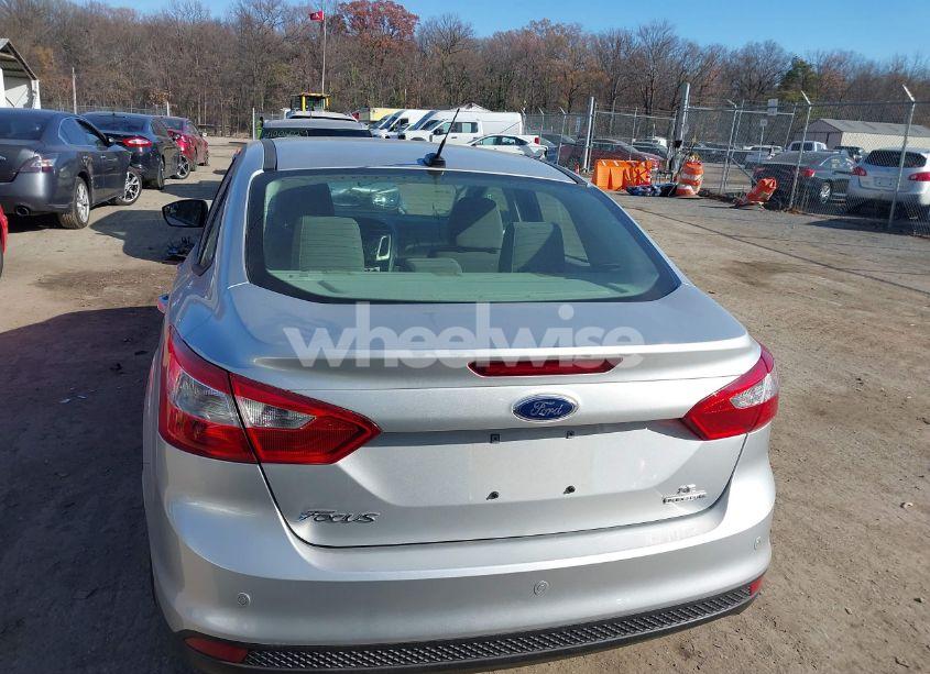 Photo 17 of 2014 Ford Focus SE (VIN 1FADP3F28EL105016)
