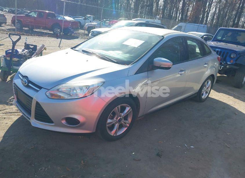 Photo 2 of 2014 Ford Focus SE (VIN 1FADP3F28EL105016)