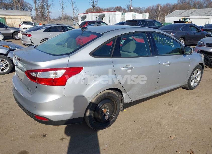 Photo 4 of 2014 Ford Focus SE (VIN 1FADP3F28EL105016)
