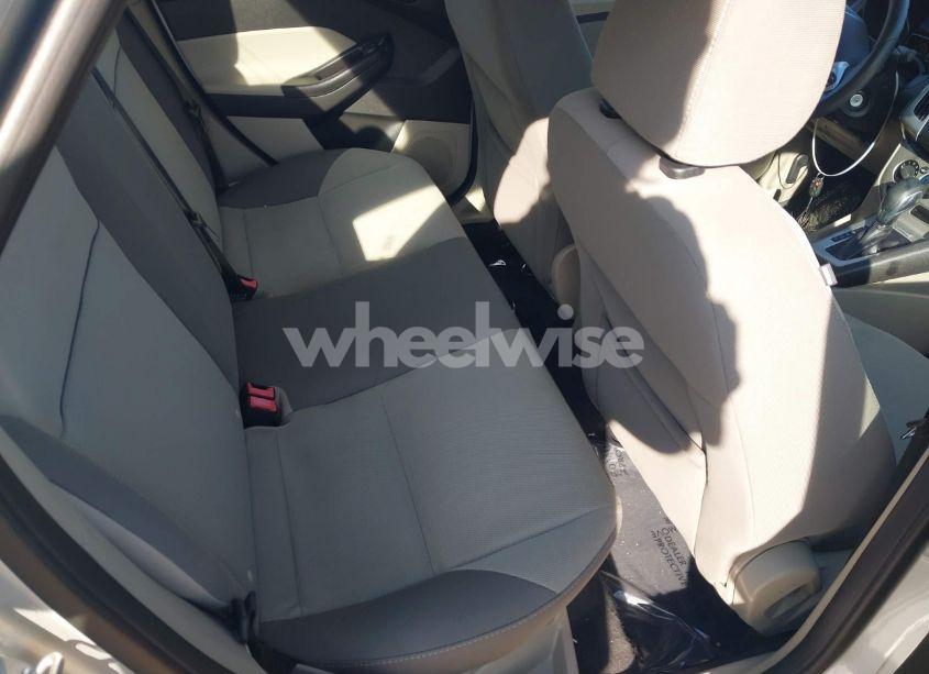 Photo 8 of 2014 Ford Focus SE (VIN 1FADP3F28EL105016)