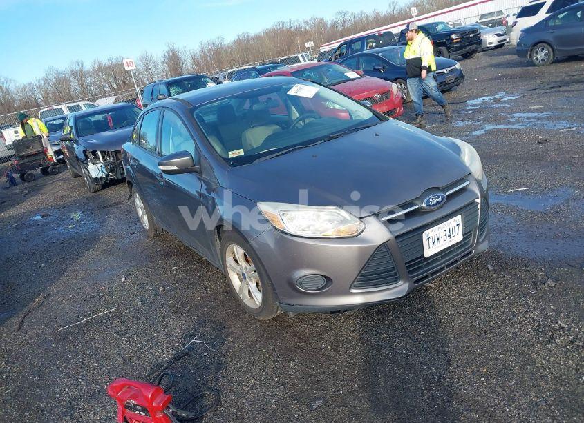 2014 Ford Focus SE (VIN 1FADP3F28EL114914) main photo