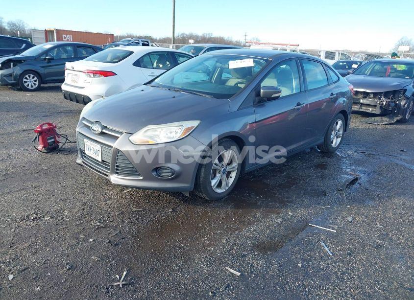 Photo 2 of 2014 Ford Focus SE (VIN 1FADP3F28EL114914)