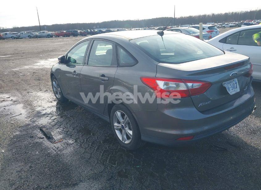 Photo 3 of 2014 Ford Focus SE (VIN 1FADP3F28EL114914)