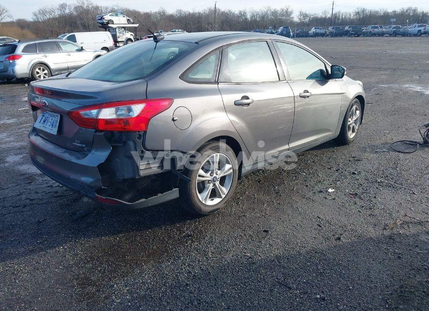 Photo 4 of 2014 Ford Focus SE (VIN 1FADP3F28EL114914)