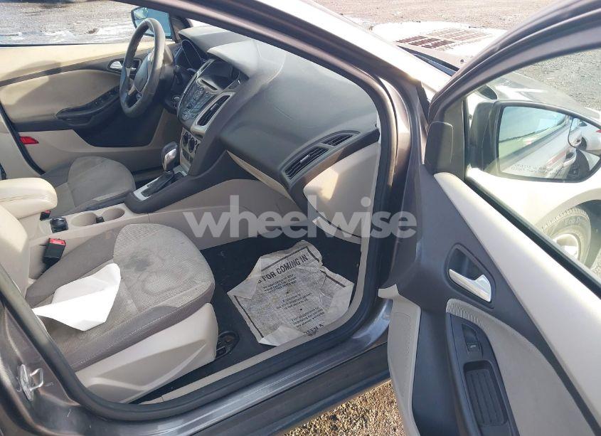 Photo 5 of 2014 Ford Focus SE (VIN 1FADP3F28EL114914)