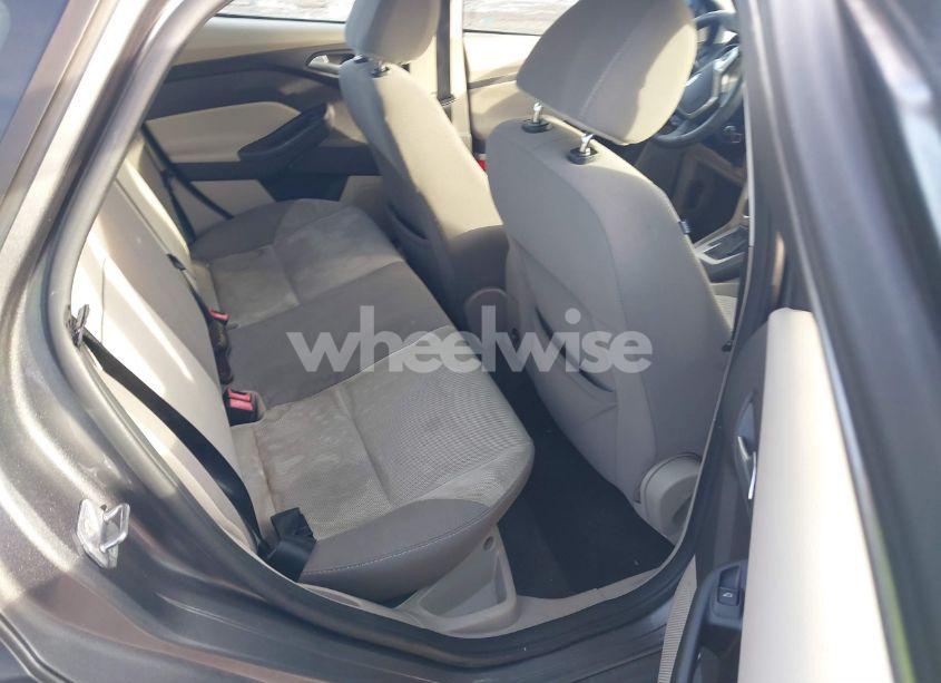 Photo 8 of 2014 Ford Focus SE (VIN 1FADP3F28EL114914)
