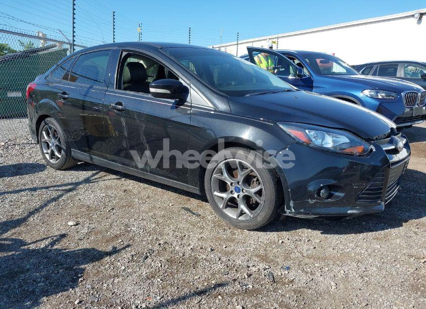 2014 Ford Focus SE (VIN 1FADP3F28EL115853) main photo