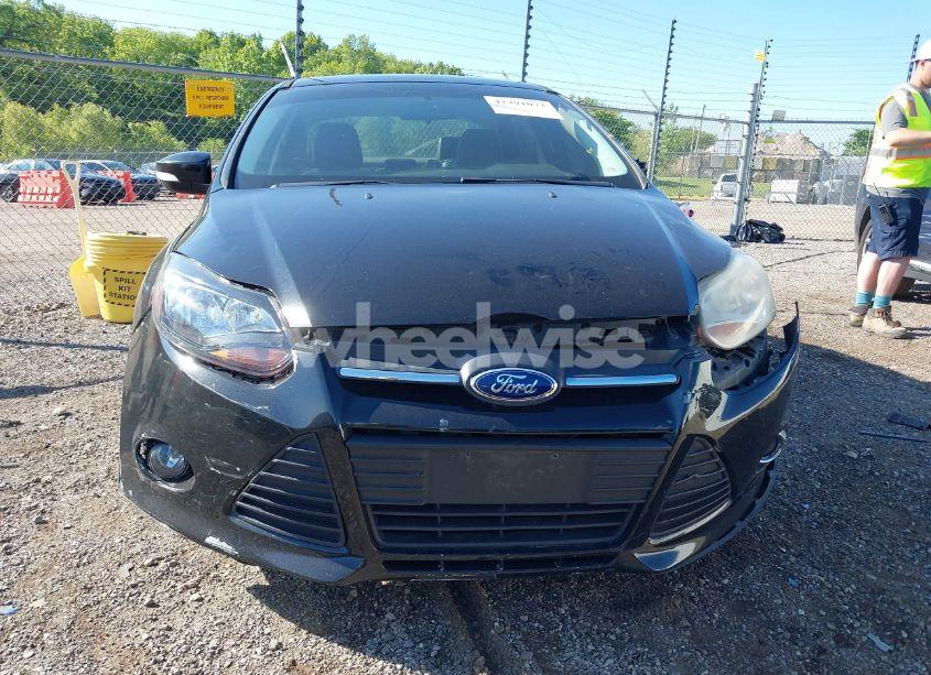 Photo 12 of 2014 Ford Focus SE (VIN 1FADP3F28EL115853)