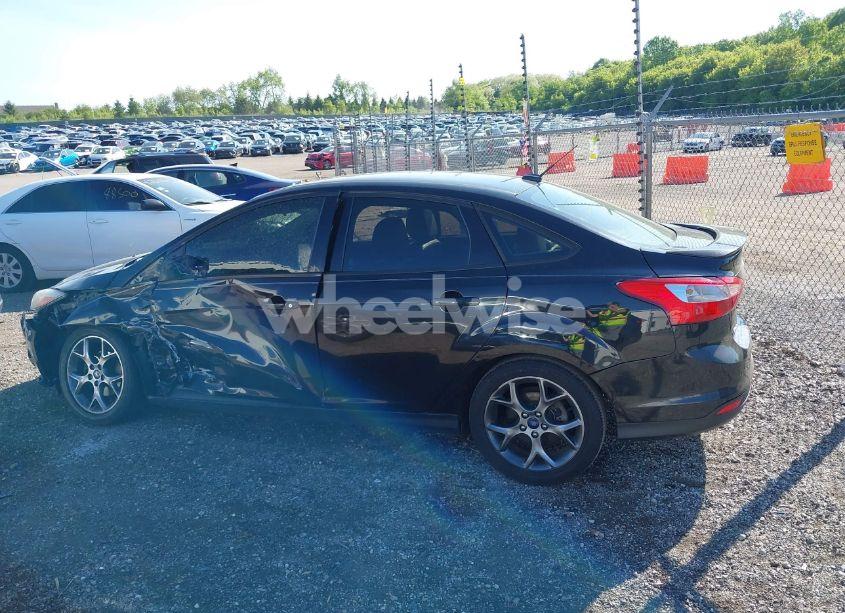 Photo 14 of 2014 Ford Focus SE (VIN 1FADP3F28EL115853)