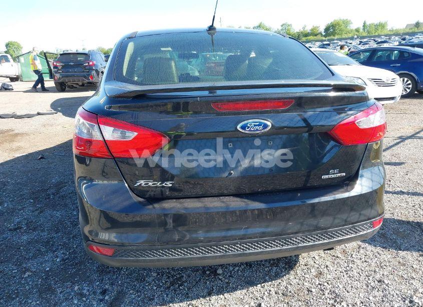 Photo 16 of 2014 Ford Focus SE (VIN 1FADP3F28EL115853)