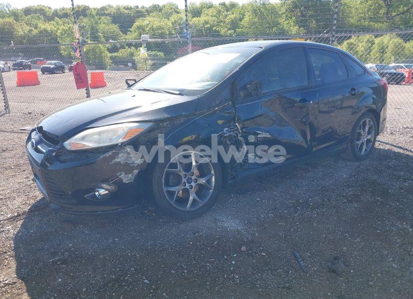 Photo 2 of 2014 Ford Focus SE (VIN 1FADP3F28EL115853)