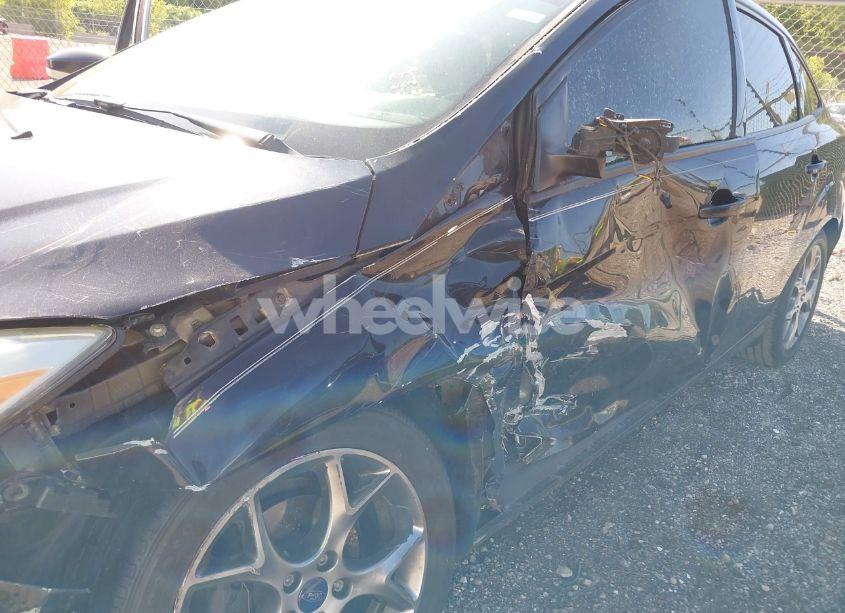 Photo 6 of 2014 Ford Focus SE (VIN 1FADP3F28EL115853)