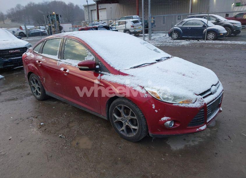 2014 Ford Focus SE (VIN 1FADP3F28EL122141) main photo