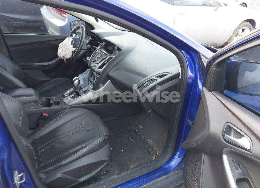 Photo 5 of 2014 Ford Focus SE (VIN 1FADP3F28EL129154)